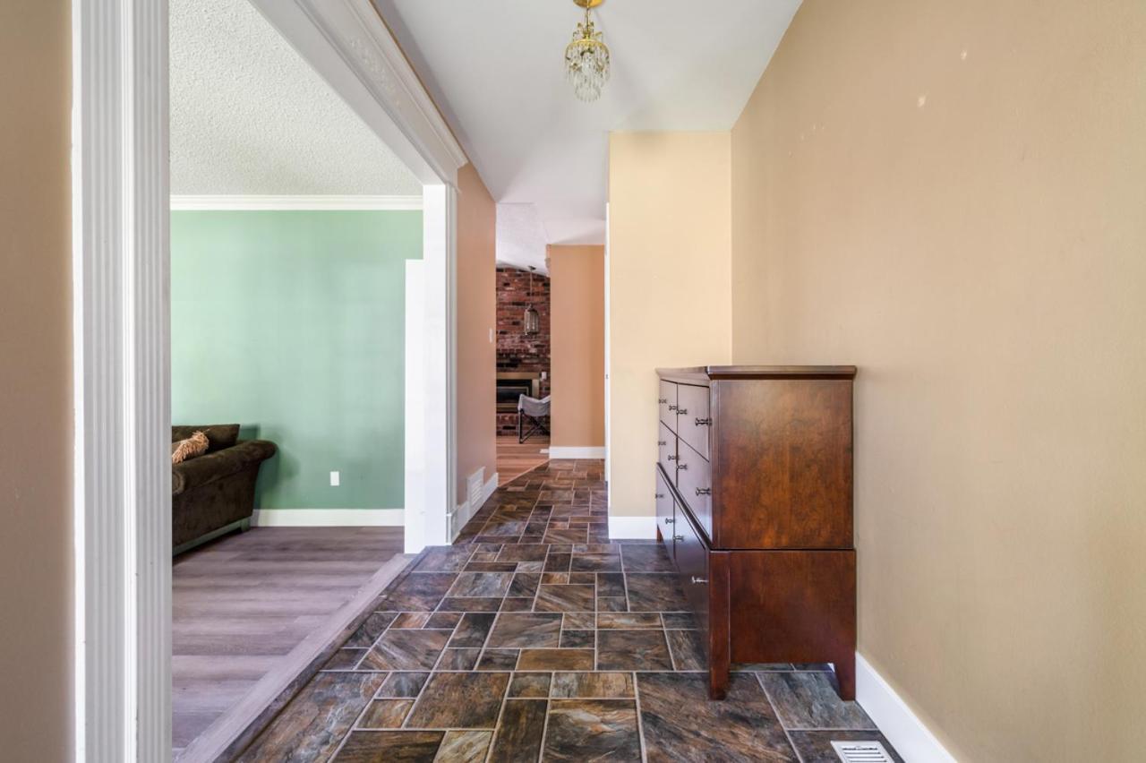 Cozy Retreat On Sandpiper Court - Room A Richmond Exterior photo